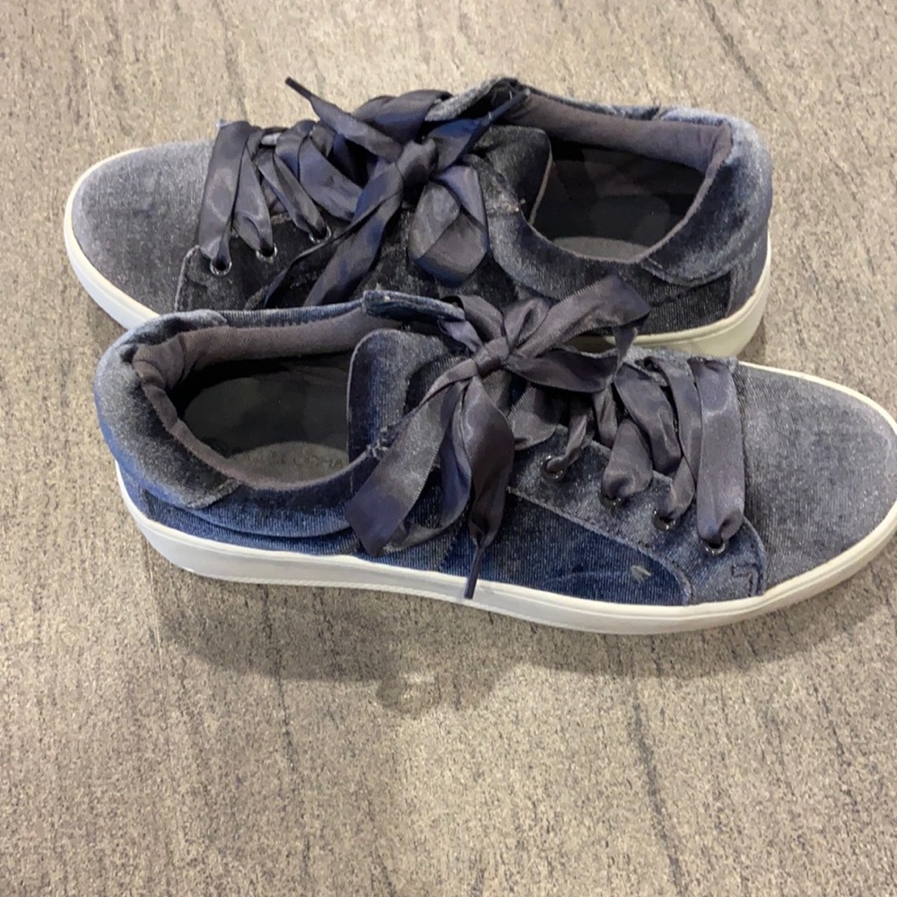 Big Buddha Sz 9 platform sneakers